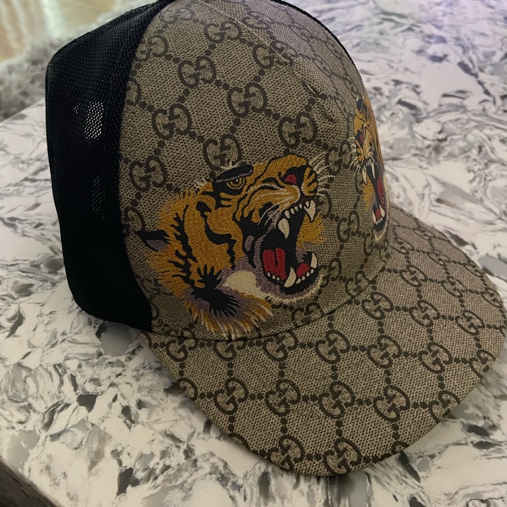 Gucci cap new condition